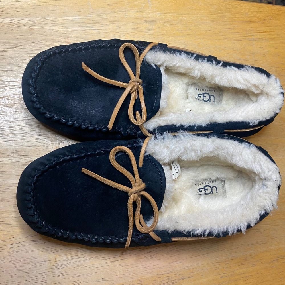 UGG Australia Dakota Navy Blue Suede Moccasin Slippers Women Size 6 5612
